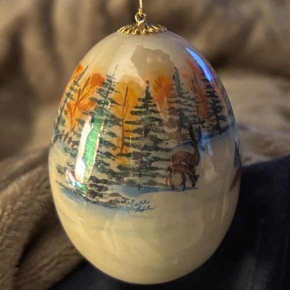 Christmas in the woods.Hand Painted Hand Crafted Real Hen Eggshell
Вy,Clara Lee - Picture 3 of 7